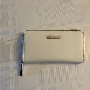 NWT NY & Co zip around wallet